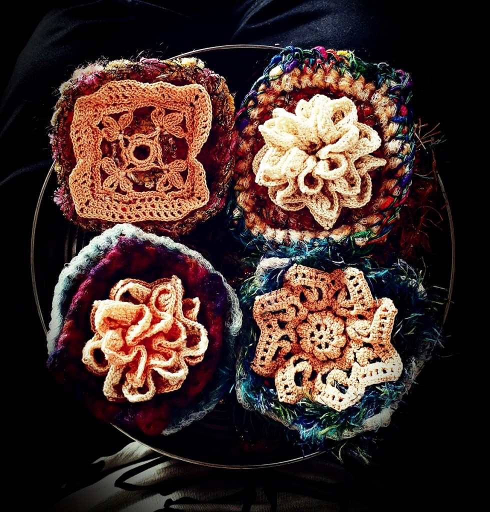 Abstract Flowers RRR Fiber Art Brooches - Fiori Astratti spille fiber art RRR