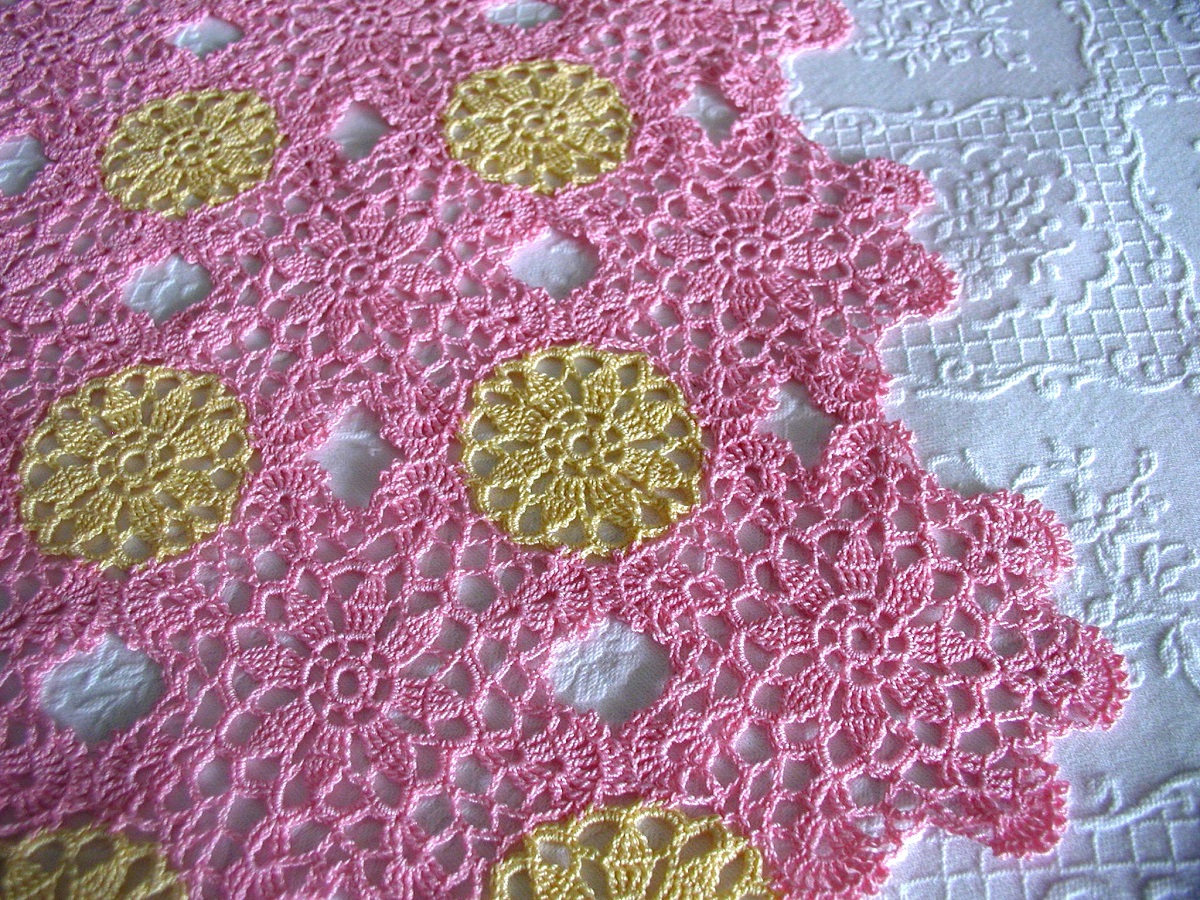 Rose Pink Tea4Two square lace tablecloth - Tè in Rosa tovaglietta da tè in pizzo crochet classico
