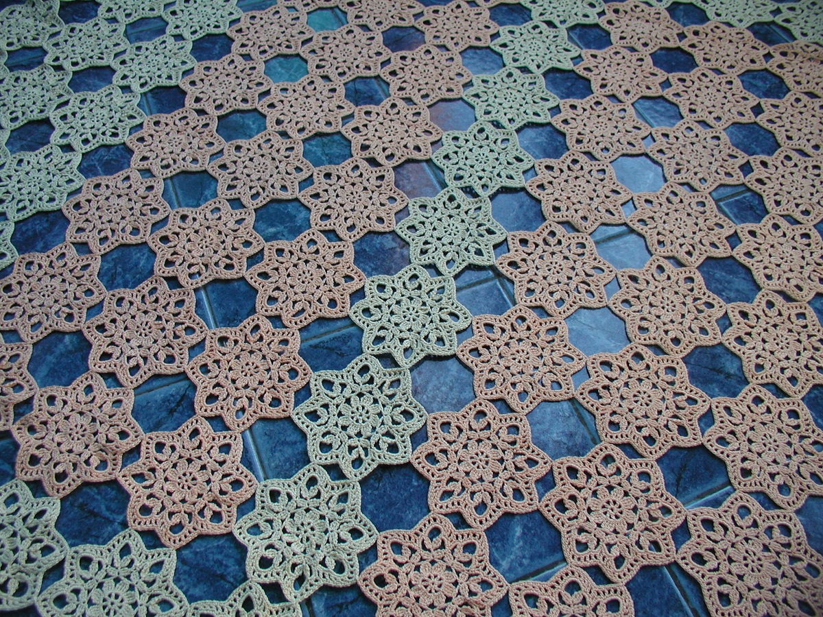 Charmant Lace Afghan in Soft Colors - Coperta arredo in pizzo crochet classico "Charmant"