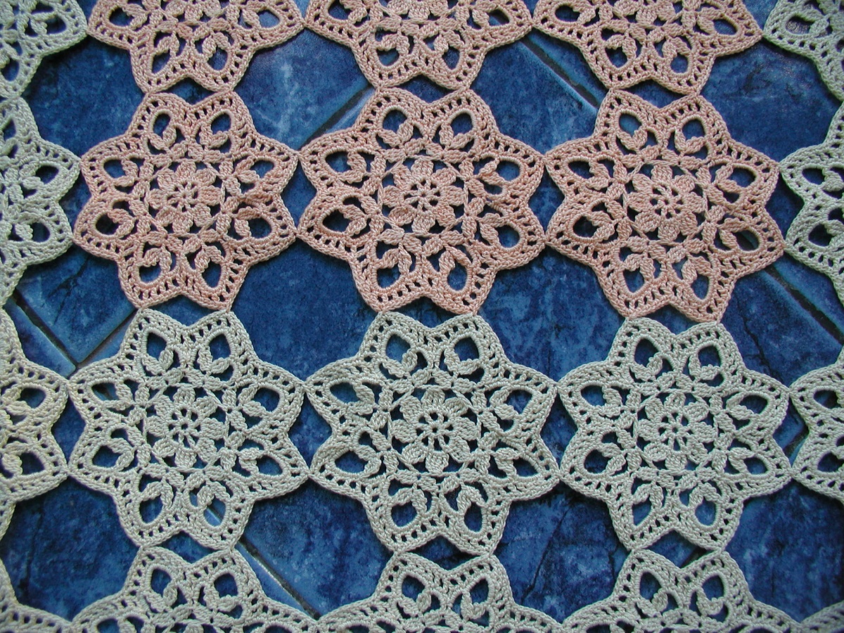 Charmant Lace Afghan in Soft Colors - Coperta arredo in pizzo crochet classico "Charmant"