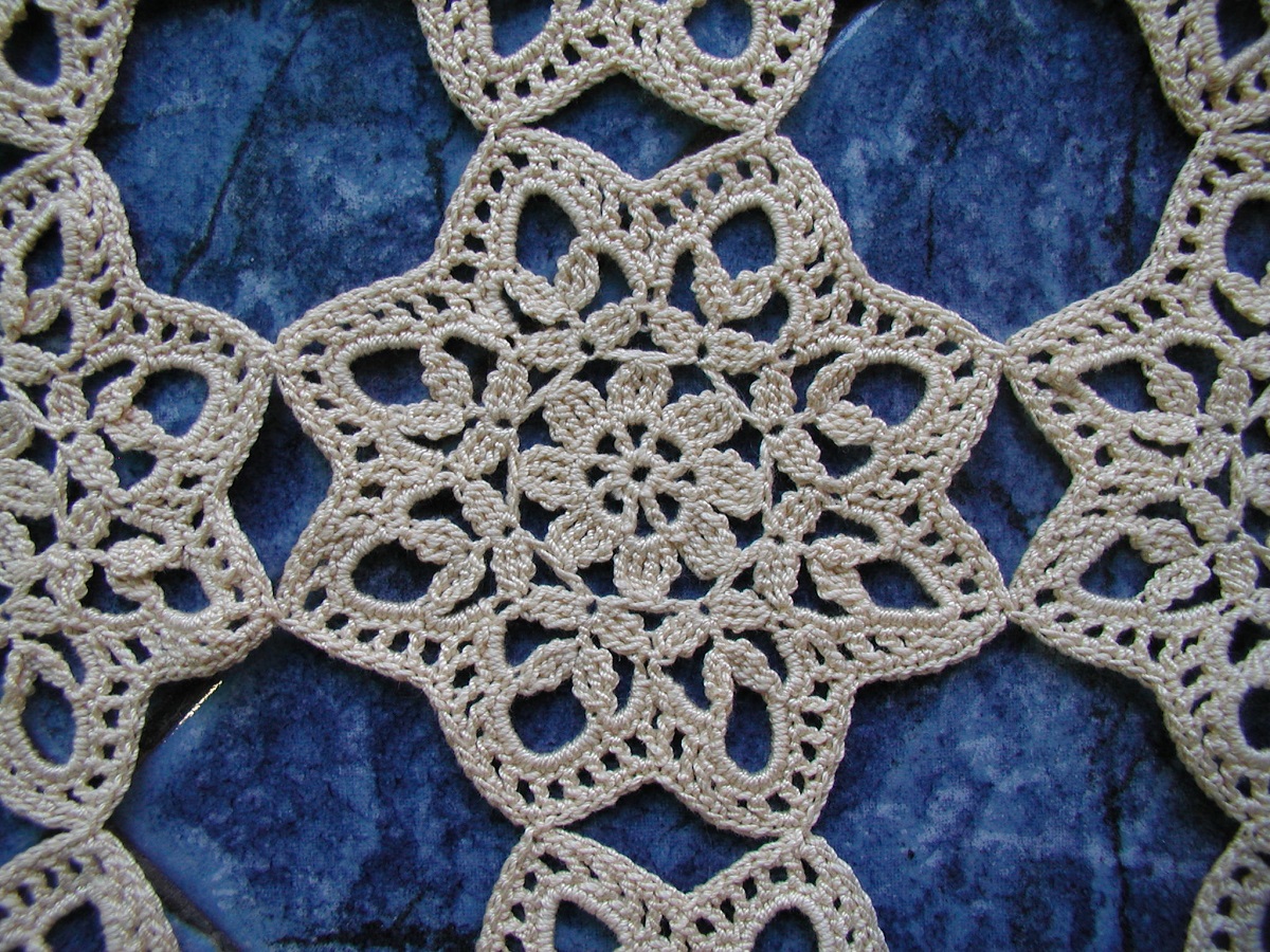 Charmant Lace Afghan in Soft Colors - Coperta arredo in pizzo crochet classico "Charmant"