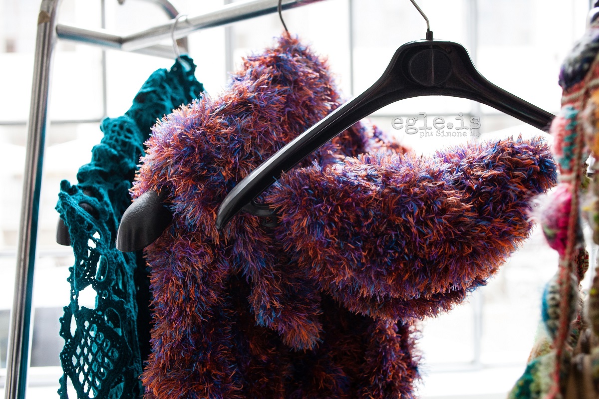 Fascinating! Oversized Crochet Lace Stole in Deep Green - Fascinosa! maxi stola crochet verde cupo