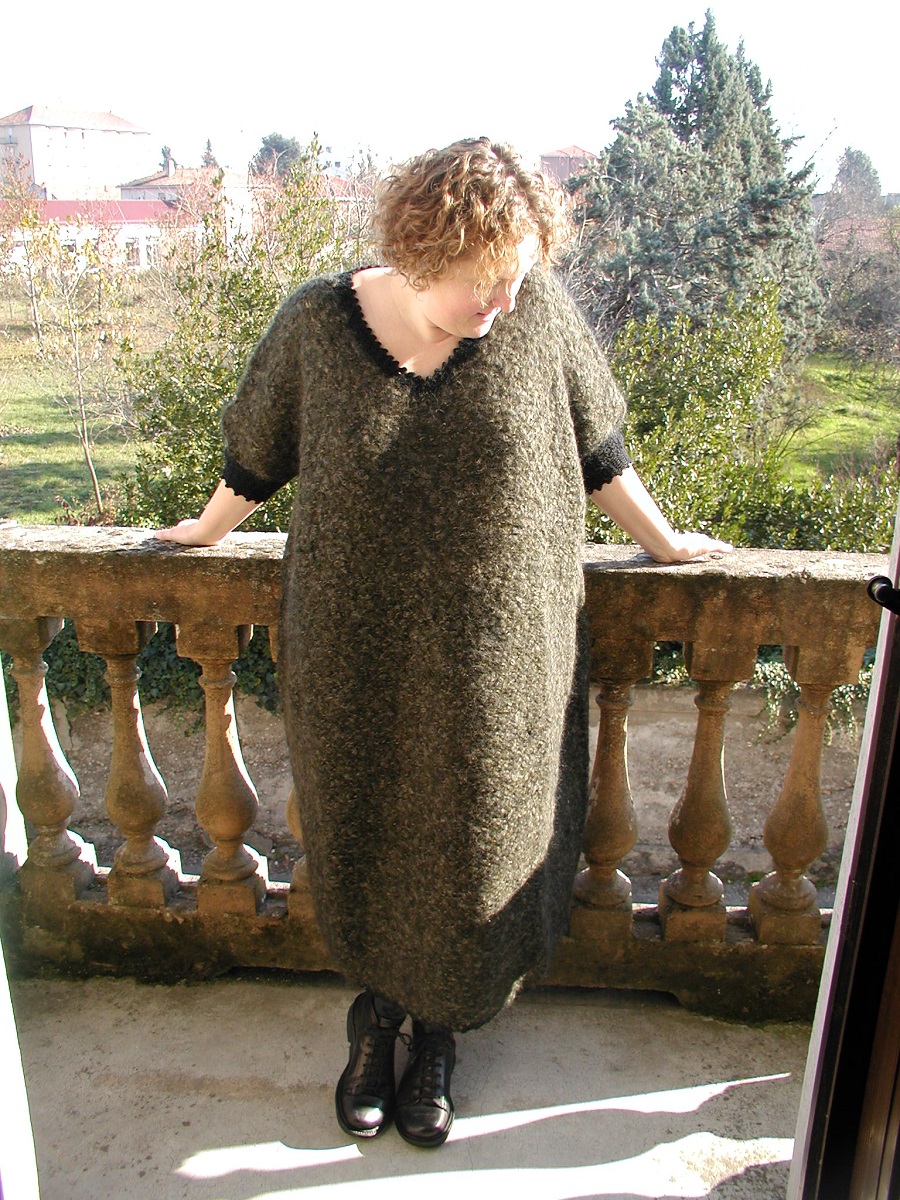 Winter Moss Oversized Hand-Knitted Dress - Maxi abito in maglia "Muschio d'Inverno"
