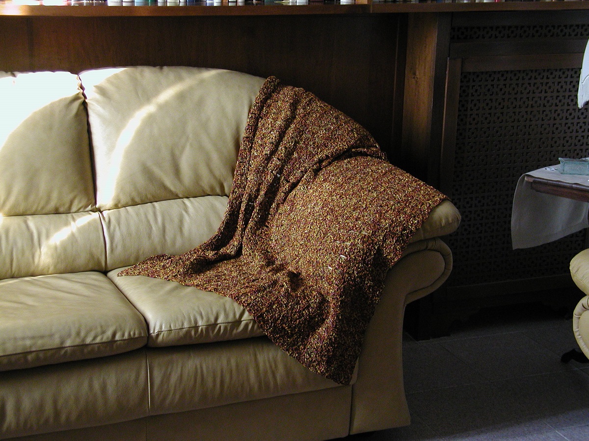 Oh, Gold! Crochet Lace Afghan in ancient hues - Coperta arredo color oro antico "Oh, Gold!"