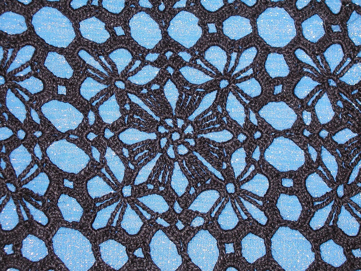 Black Beauty Minimalist Crochet Lace Vest - Gilet minimalista in pizzo crochet "Bellezza Nera"