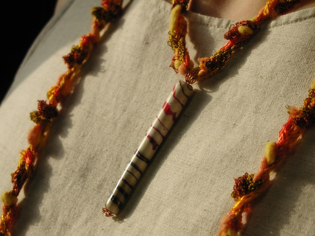 Treasure on the Seashore Crochet Necklace with Artistic Hand-Lampworked Glass Bead - Collana crochet con perla in vetro artistico lavorato a mano "Tesoro Sulla Spiaggia"