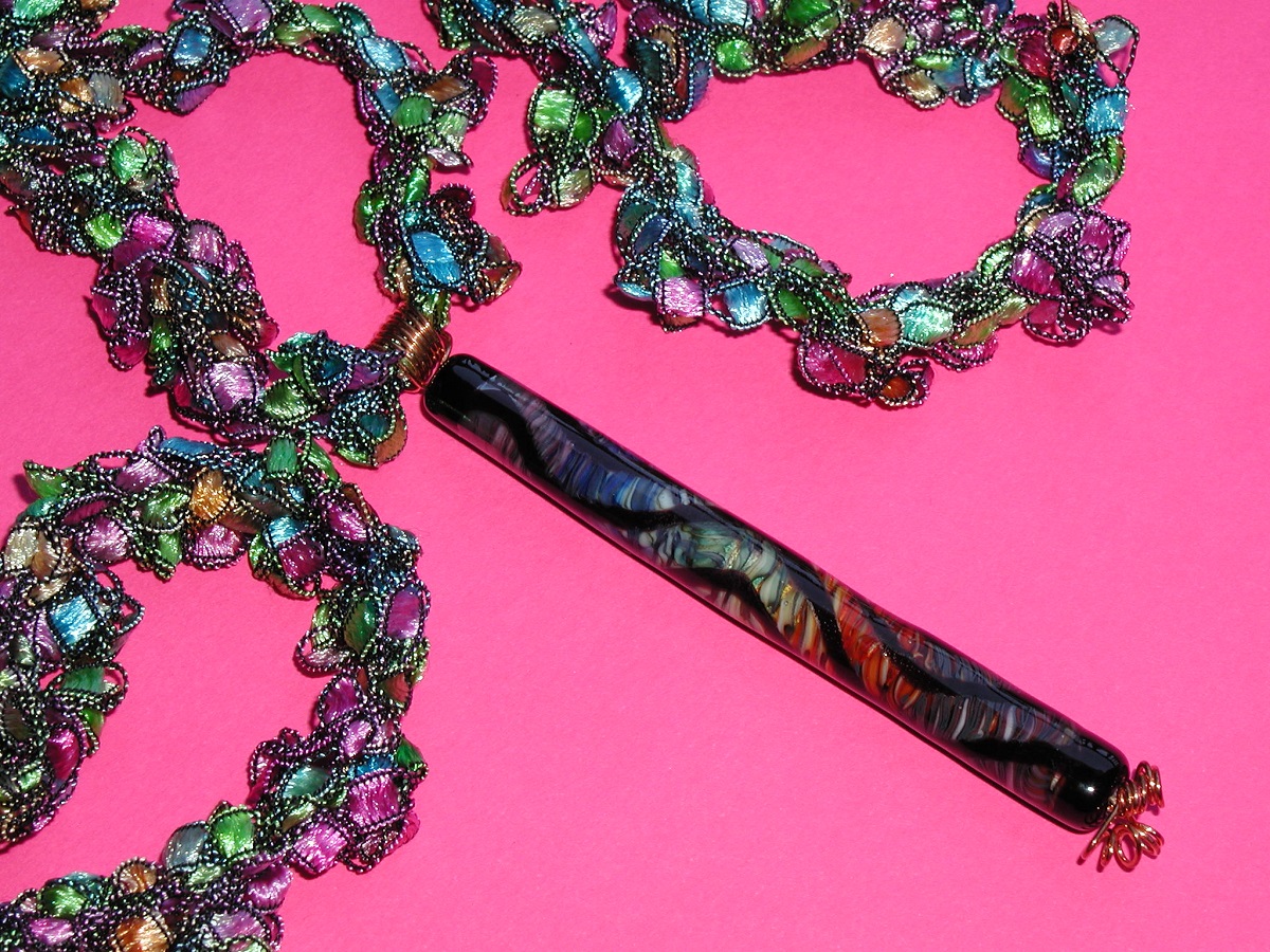 Light in the Cathedral Crochet Necklace with Artistic Hand-Lampworked Glass Bead - Collana crochet con perla in vetro artistico lavorato a mano "Luce Nella Cattedrale"