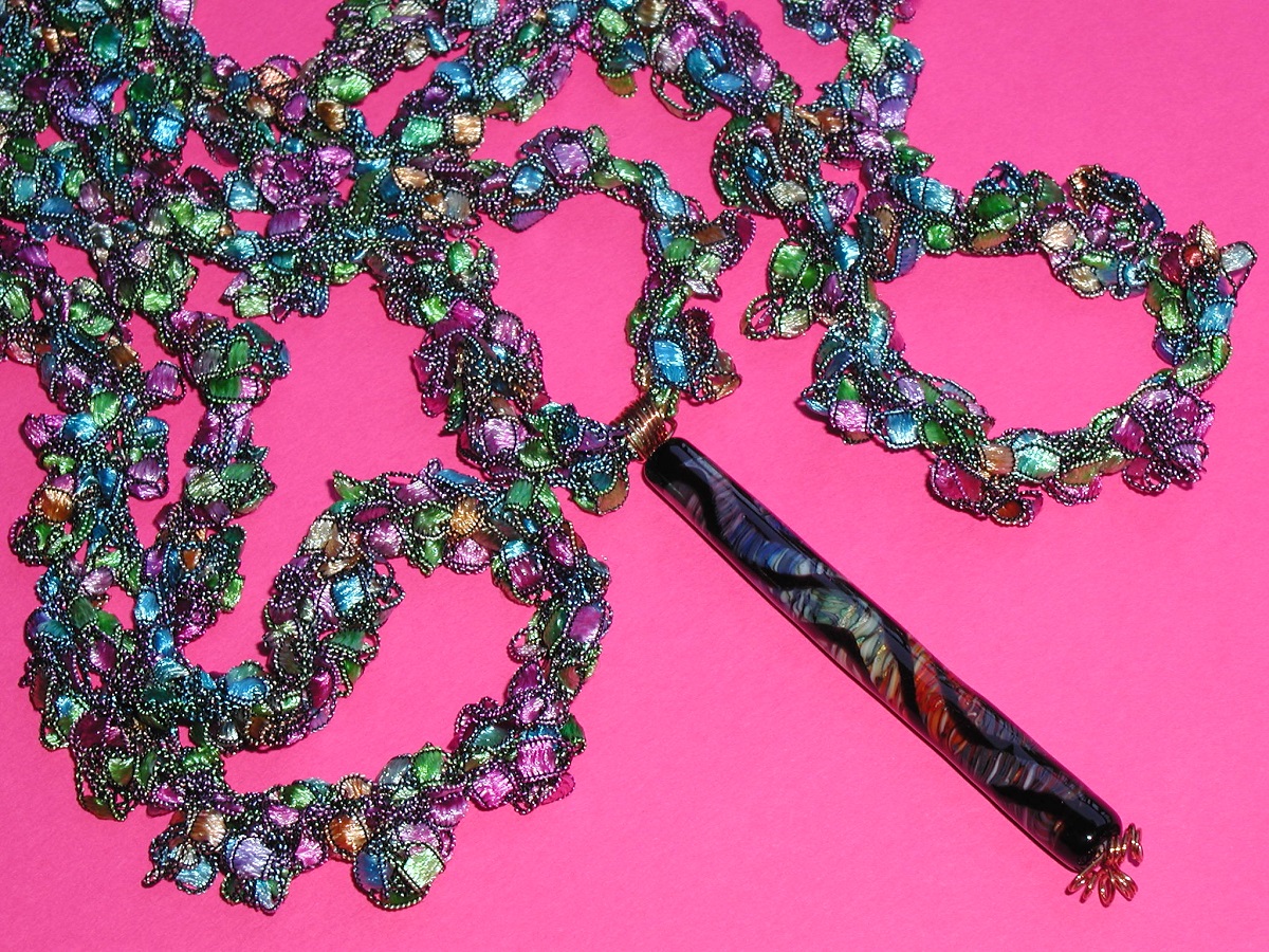 Light in the Cathedral Crochet Necklace with Artistic Hand-Lampworked Glass Bead - Collana crochet con perla in vetro artistico lavorato a mano "Luce Nella Cattedrale"