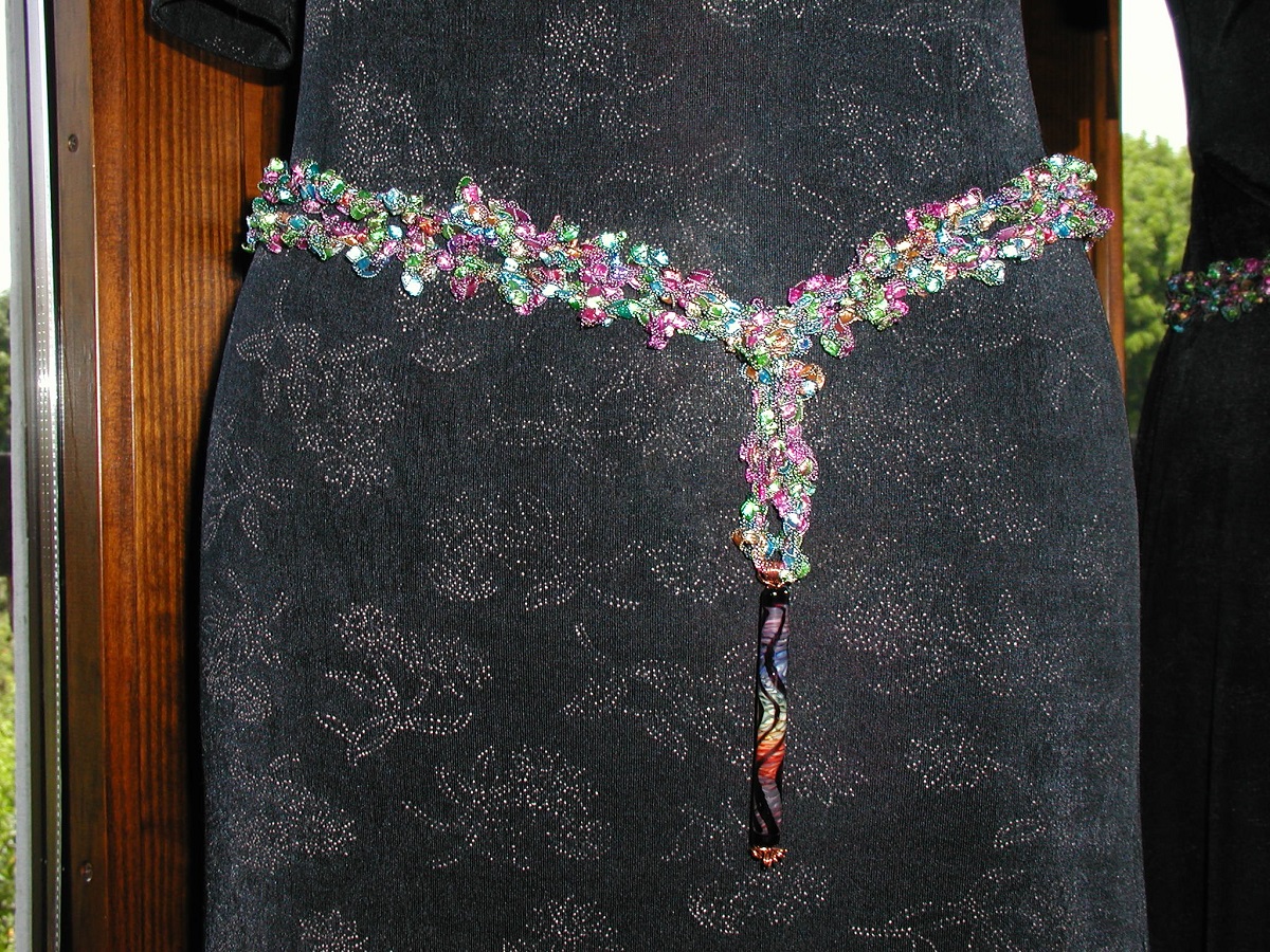 Light in the Cathedral Crochet Necklace with Artistic Hand-Lampworked Glass Bead - Collana crochet con perla in vetro artistico lavorato a mano "Luce Nella Cattedrale"