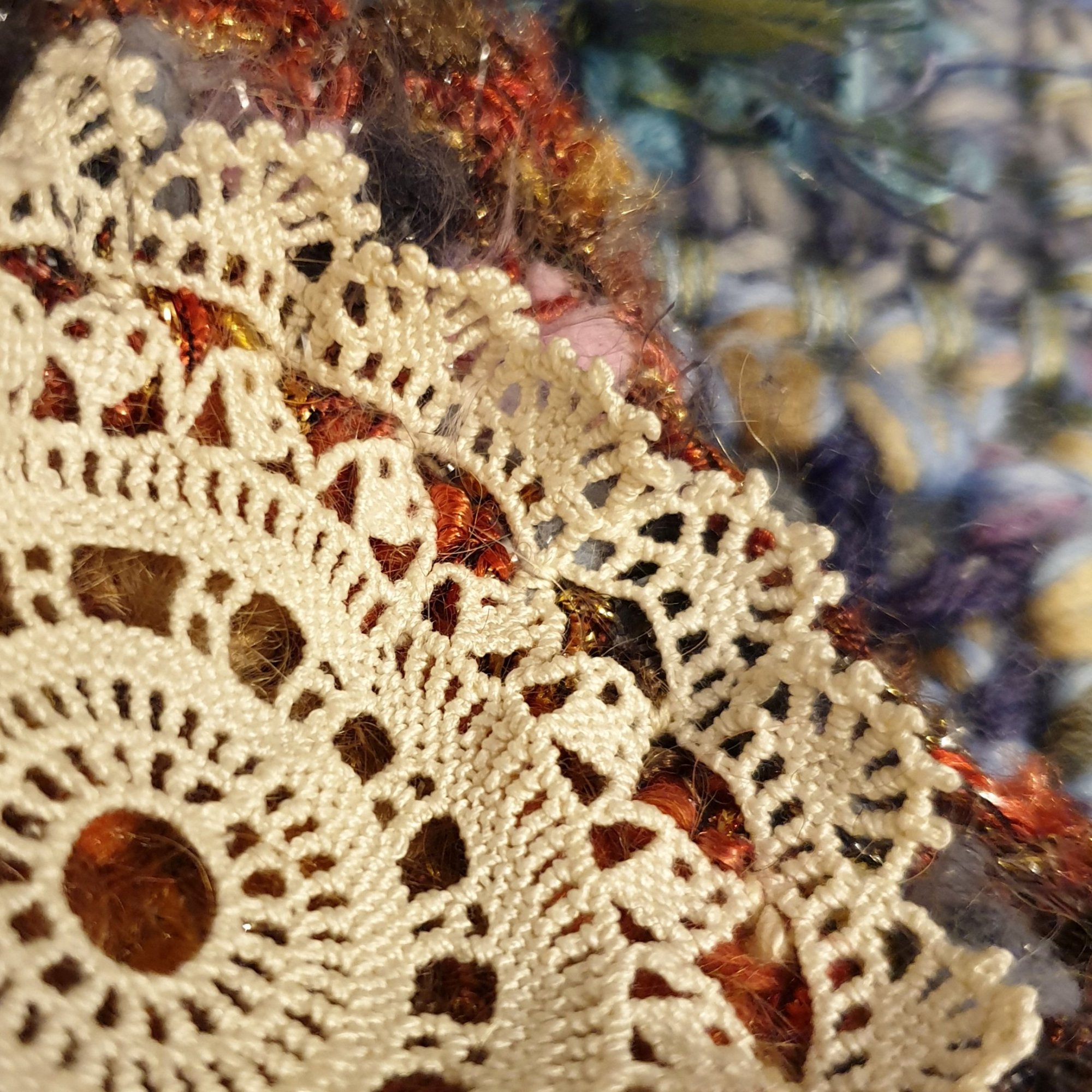 Abstract Flower #5 RRR Fiber Art Brooch - Fiore Astratto #5 spilla fiber art RRR