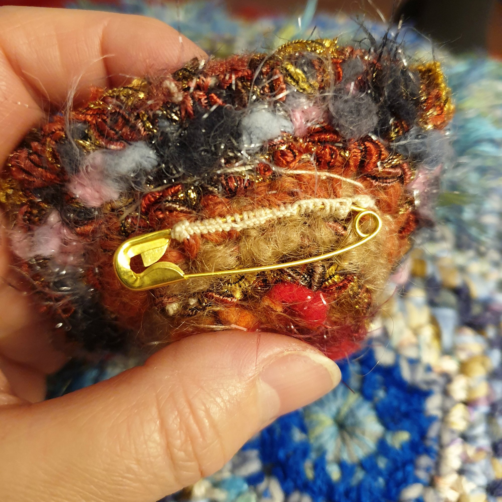 Abstract Flower #5 RRR Fiber Art Brooch - Fiore Astratto #5 spilla fiber art RRR