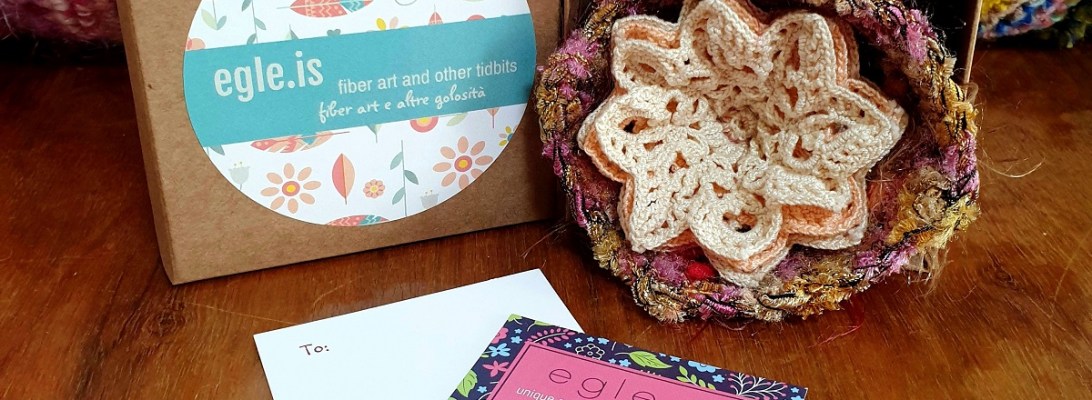 Abstract Flower #2 RRR Fiber Art Brooch - Fiore Astratto #2 spilla fiber art RRR