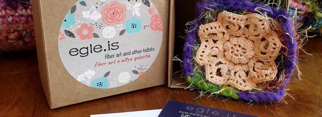 Abstract Flower #8 RRR Fiber Art Brooch - Fiore Astratto #8 spilla fiber art RRR