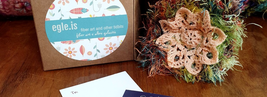 Abstract Flower #10 RRR Fiber Art Brooch - Fiore Astratto #10 spilla fiber art RRR