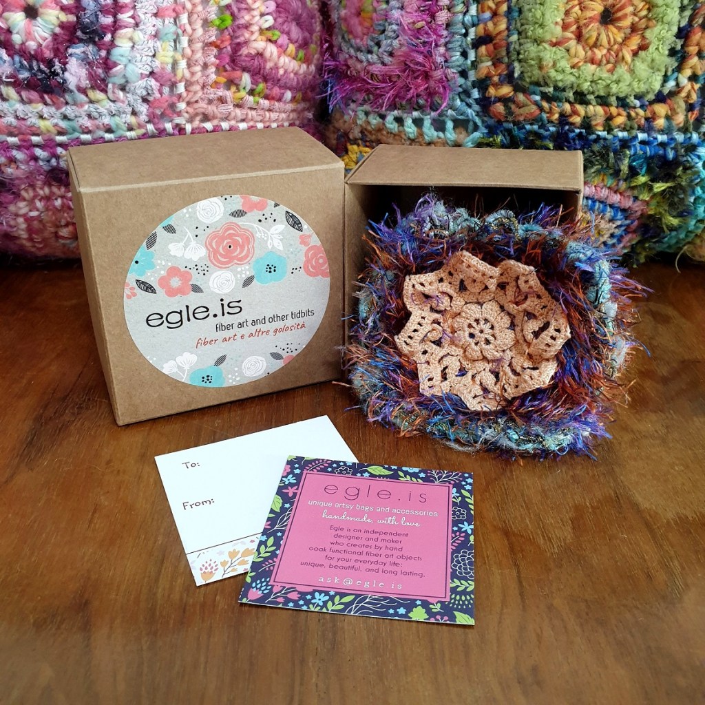 Abstract Flower #9 RRR Fiber Art Brooch - Fiore Astratto #9 spilla fiber art RRR