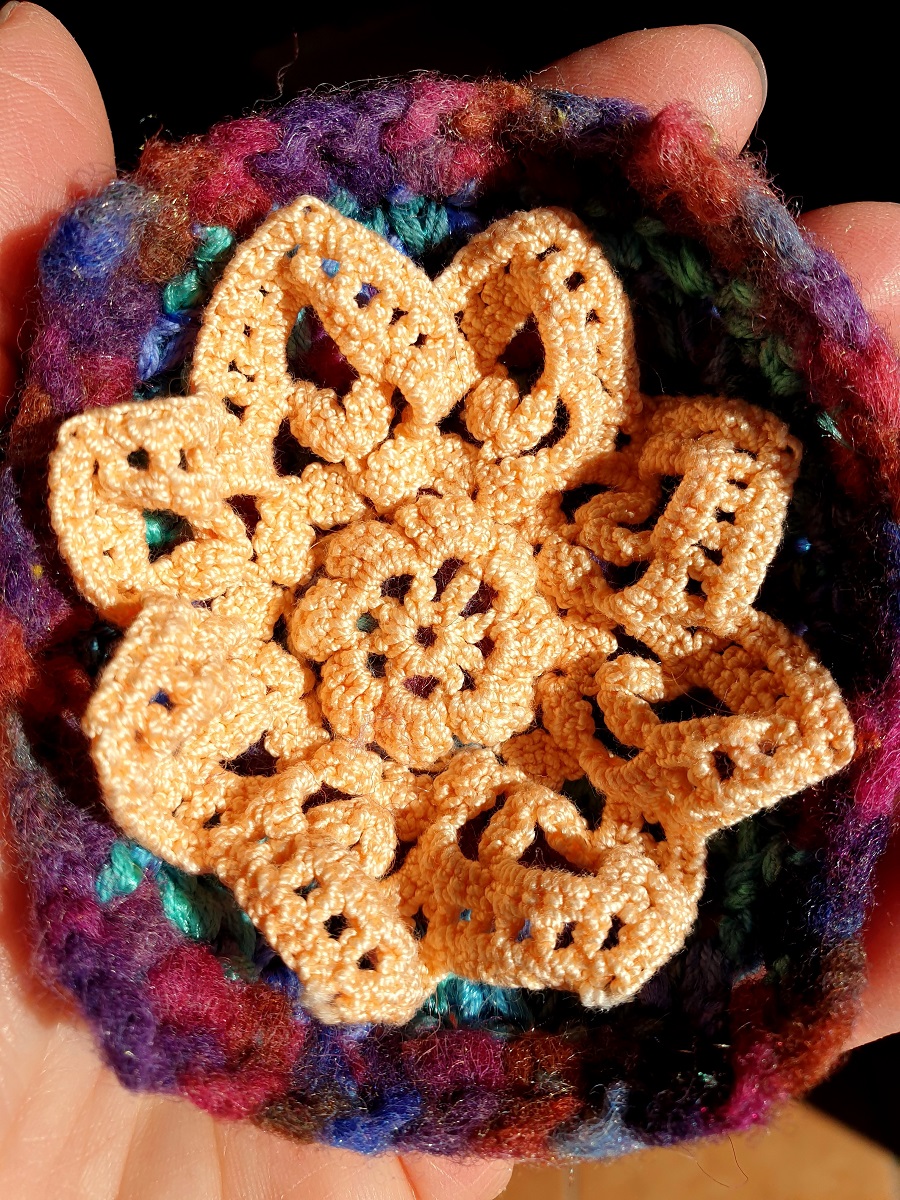 Abstract Flower #13 RRR Fiber Art Brooch - Fiore Astratto #13 spilla fiber art RRR