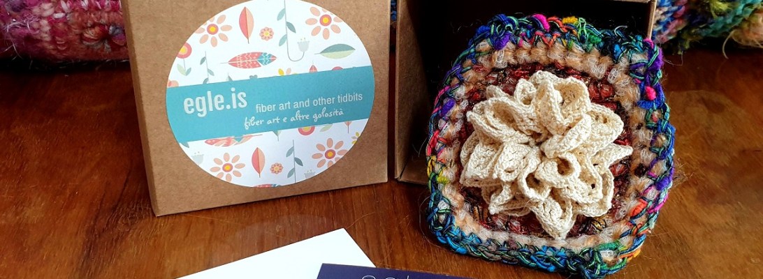 Abstract Flower #12 RRR Fiber Art Brooch - Fiore Astratto #12 spilla fiber art RRR