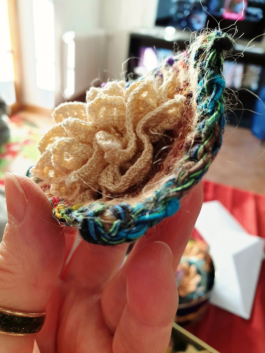 Abstract Flower #12 RRR Fiber Art Brooch - Fiore Astratto #12 spilla fiber art RRR