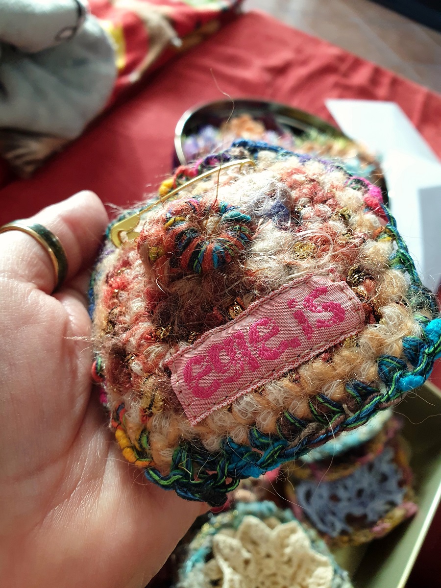 Abstract Flower #12 RRR Fiber Art Brooch - Fiore Astratto #12 spilla fiber art RRR