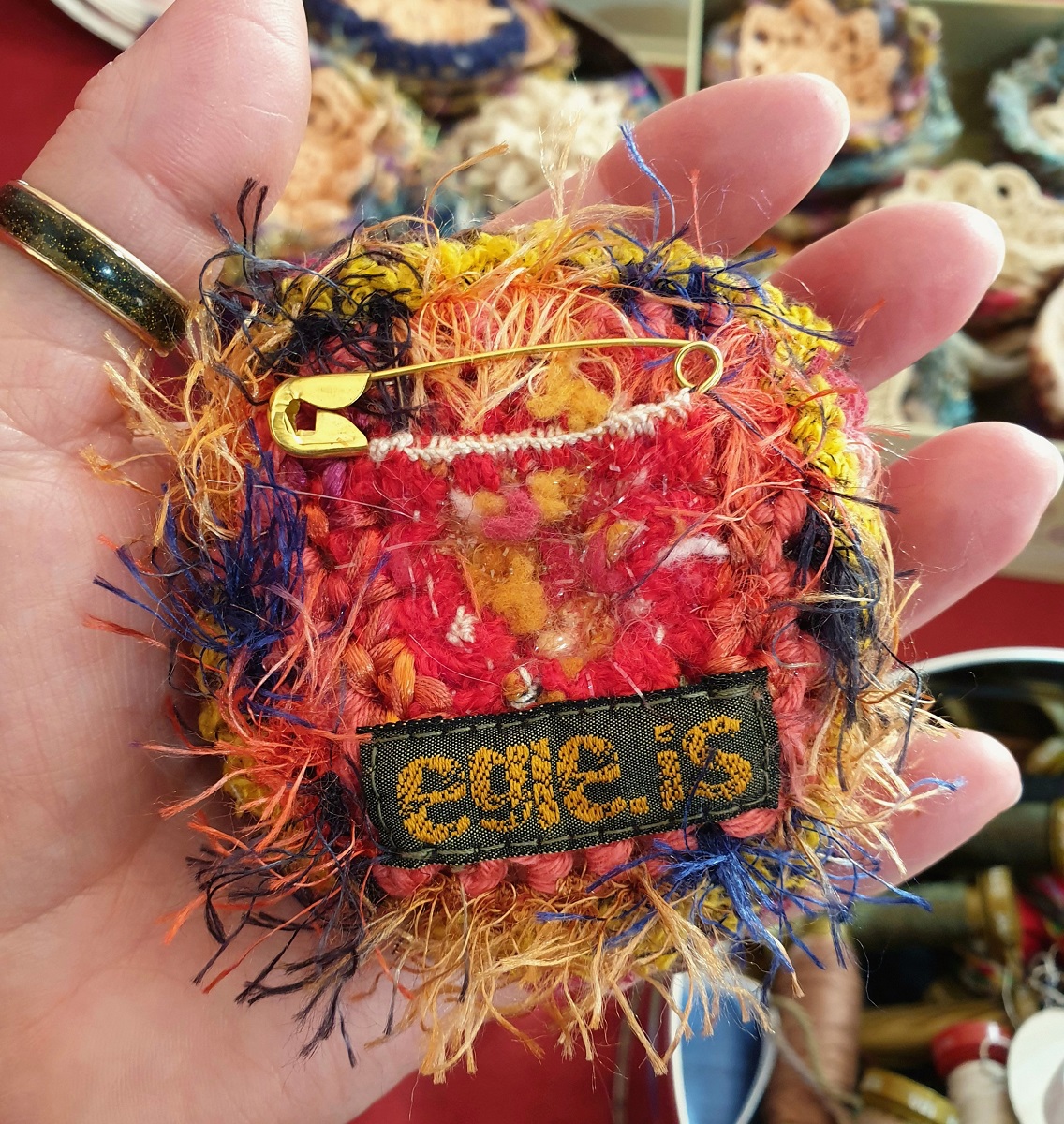 Abstract Flower #16 RRR Fiber Art Brooch - Fiore Astratto #16 spilla fiber art RRR