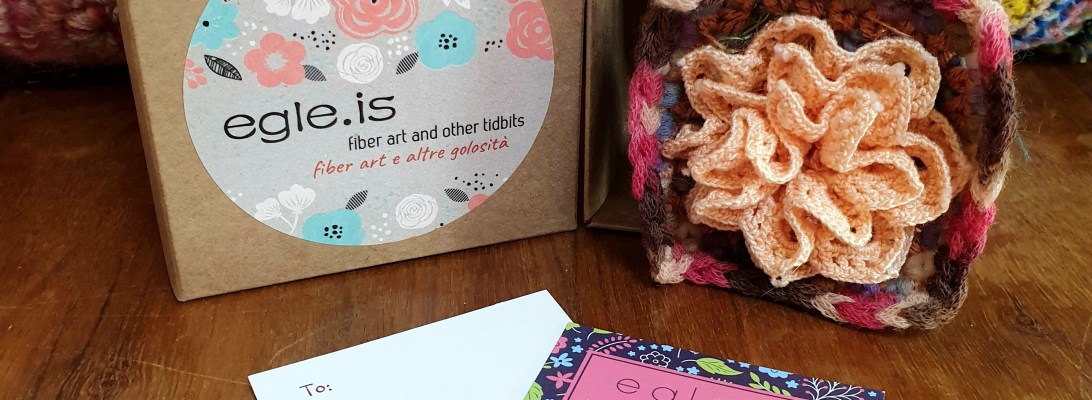 Abstract Flower #17 RRR Fiber Art Brooch - Fiore Astratto #17 spilla fiber art RRR