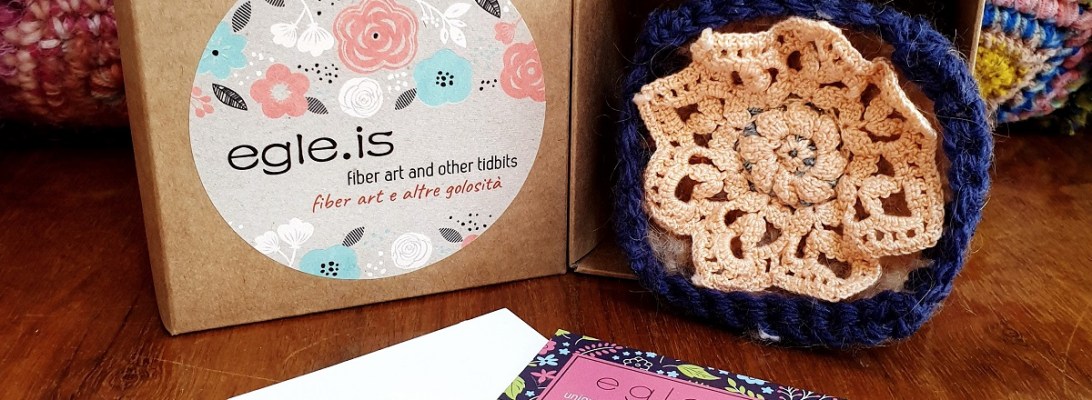 Abstract Flower #15 RRR Fiber Art Brooch - Fiore Astratto #15 spilla fiber art RRR