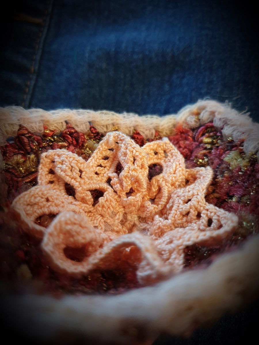 Abstract Flower #19 RRR Fiber Art Brooch - Fiore Astratto #19 spilla fiber art RRR