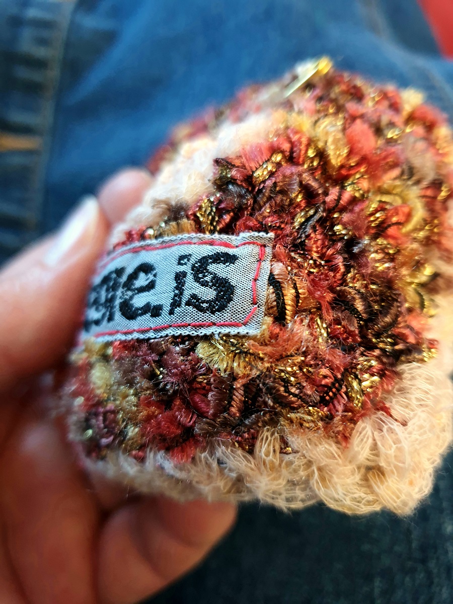 Abstract Flower #19 RRR Fiber Art Brooch - Fiore Astratto #19 spilla fiber art RRR