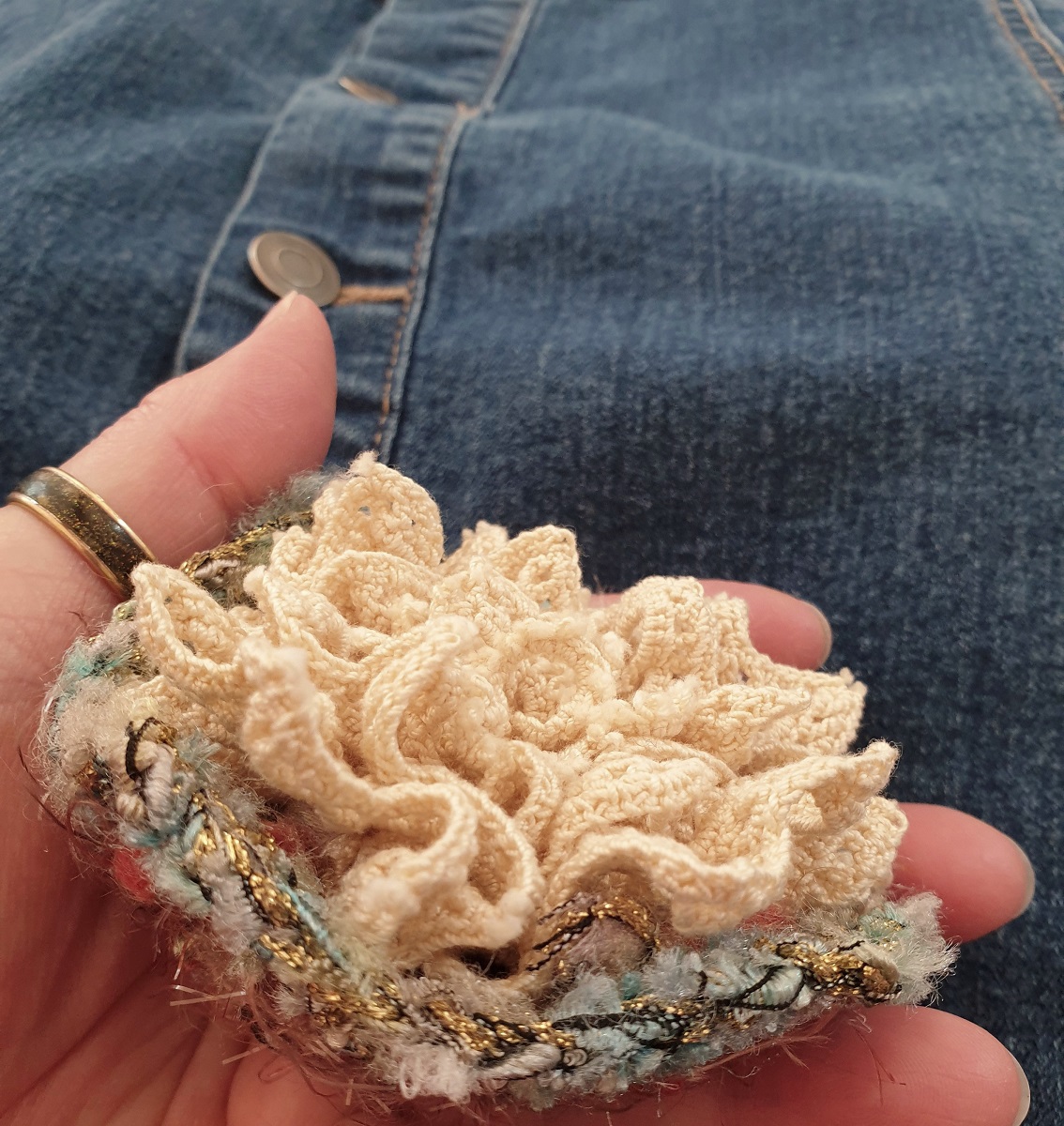 Abstract Flower #18 RRR Fiber Art Brooch - Fiore Astratto #18 spilla fiber art RRR