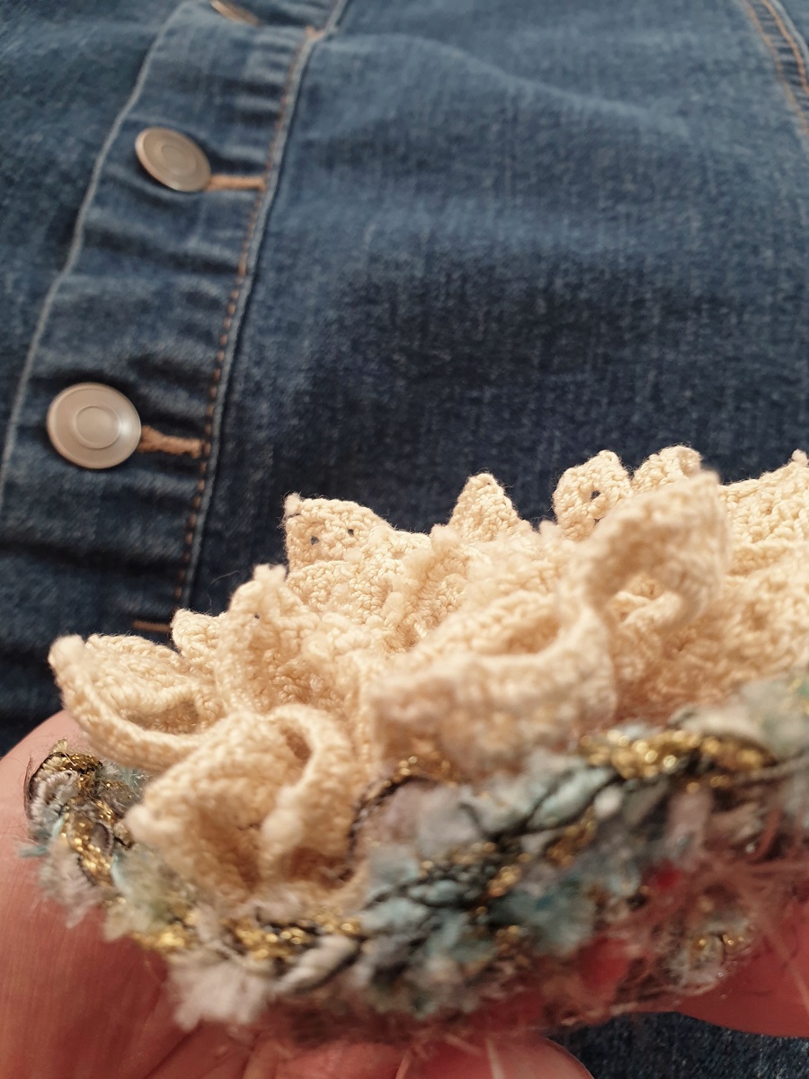 Abstract Flower #18 RRR Fiber Art Brooch - Fiore Astratto #18 spilla fiber art RRR