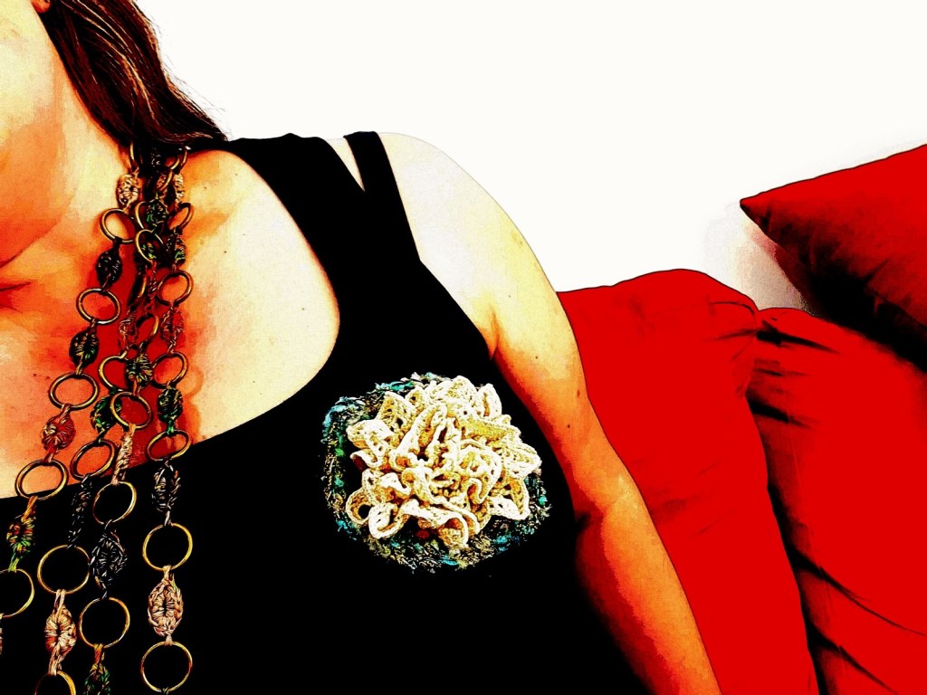 Abstract Flower #18 RRR Fiber Art Brooch - Fiore Astratto #18 spilla fiber art RRR