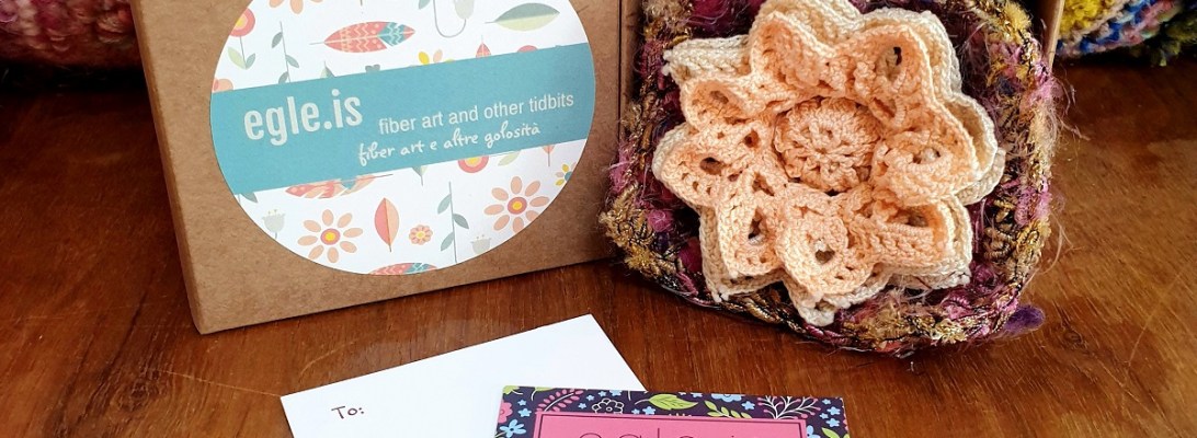 Abstract Flower #21 RRR Fiber Art Brooch - Fiore Astratto #21 spilla fiber art RRR