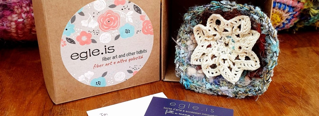 Abstract Flower #22 RRR Fiber Art Brooch - Fiore Astratto #22 spilla fiber art RRR