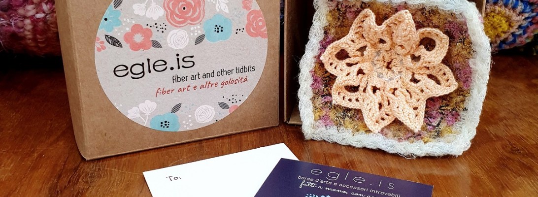 Abstract Flower #20 RRR Fiber Art Brooch - Fiore Astratto #20 spilla fiber art RRR