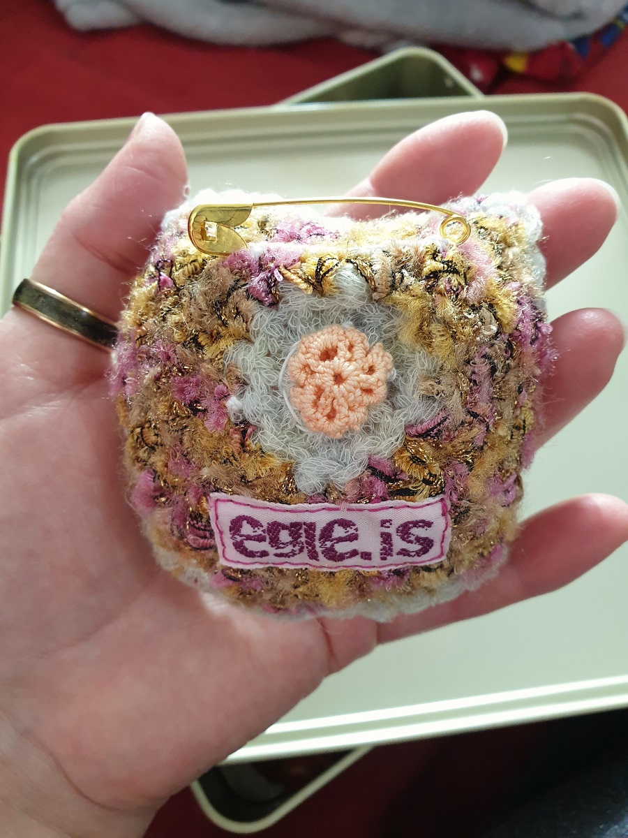 Abstract Flower #20 RRR Fiber Art Brooch - Fiore Astratto #20 spilla fiber art RRR