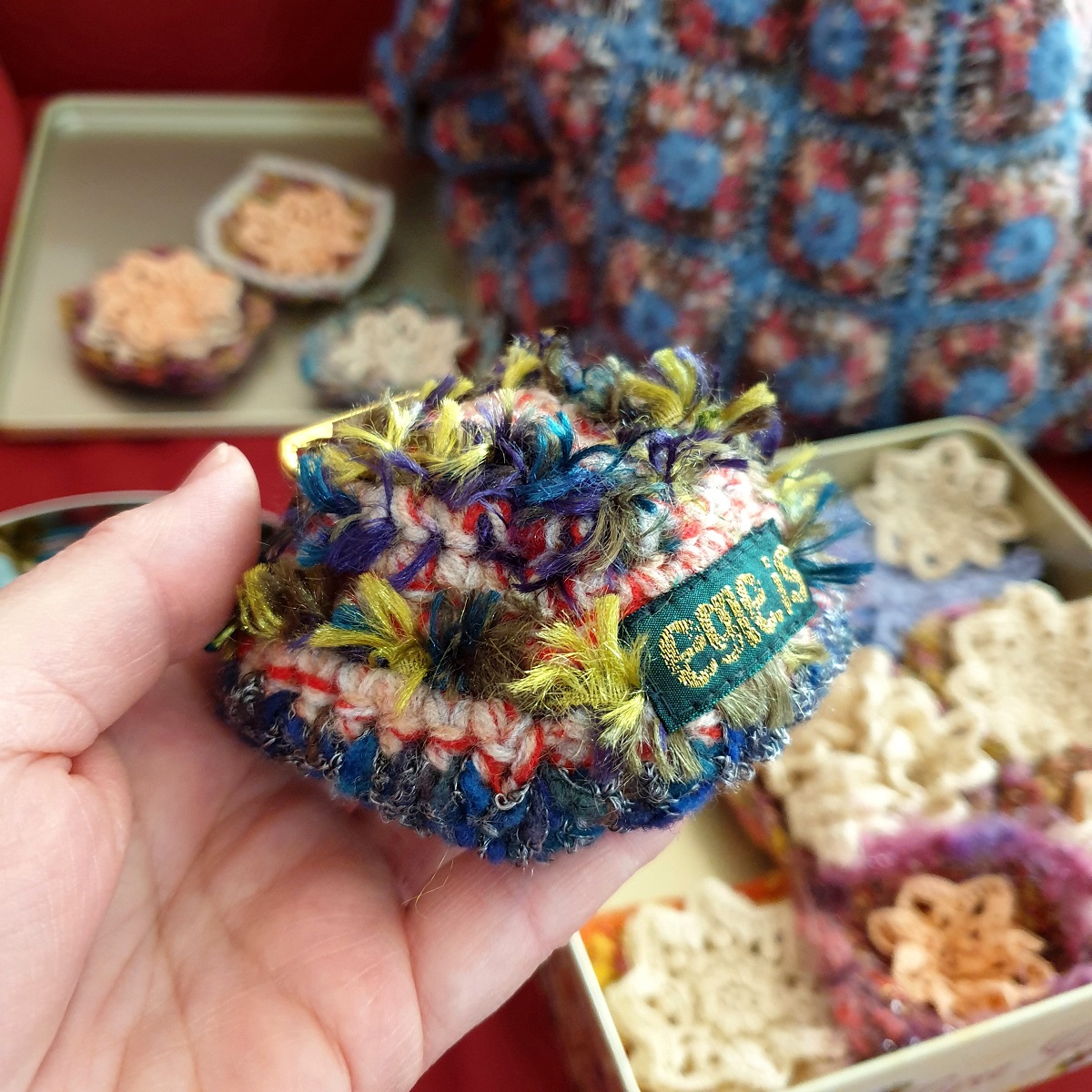 Abstract Flower #23 RRR Fiber Art Brooch - Fiore Astratto #23 spilla fiber art RRR