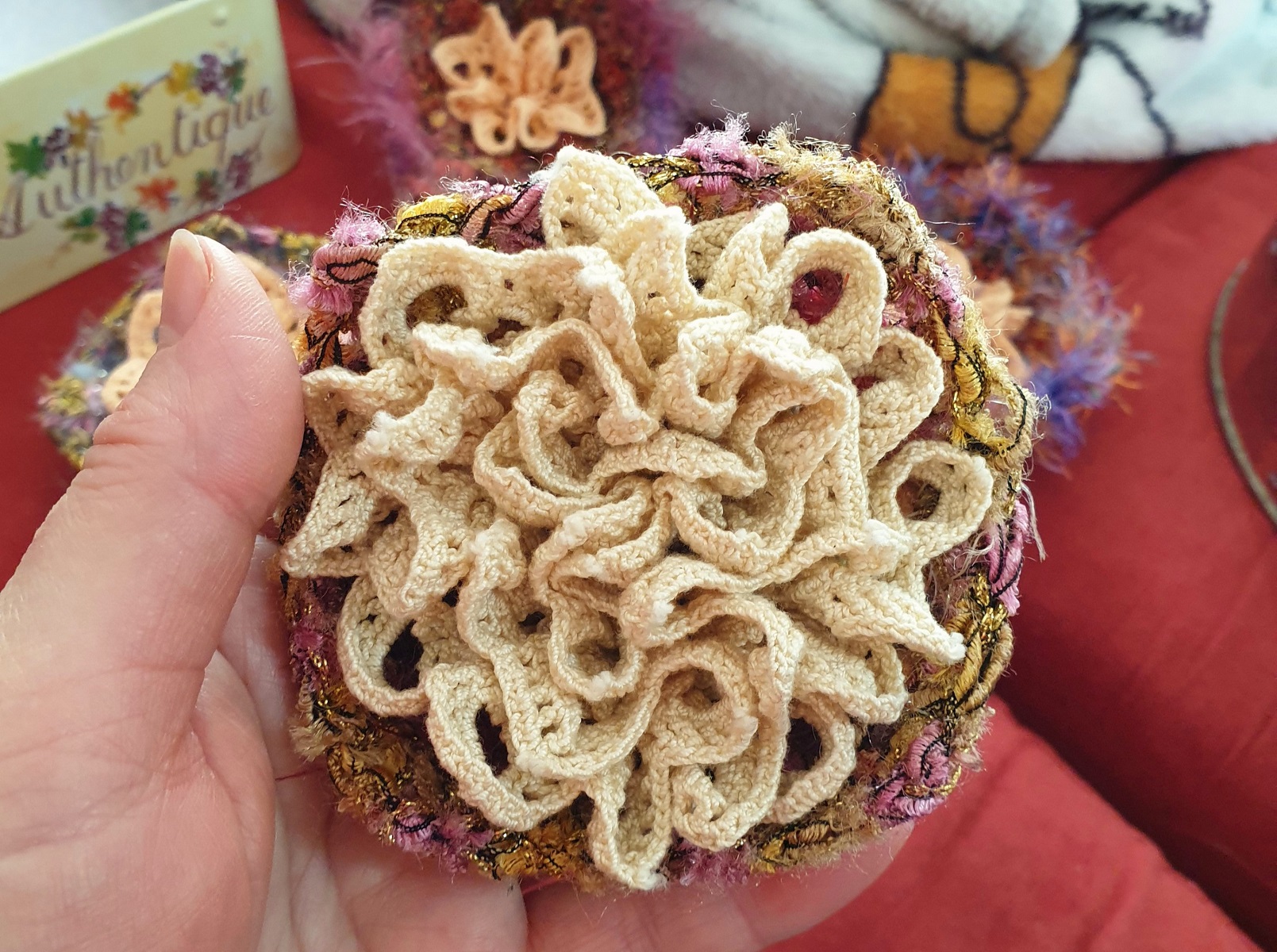 Abstract Flower #25 RRR Fiber Art Brooch - Fiore Astratto #25 spilla fiber art RRR