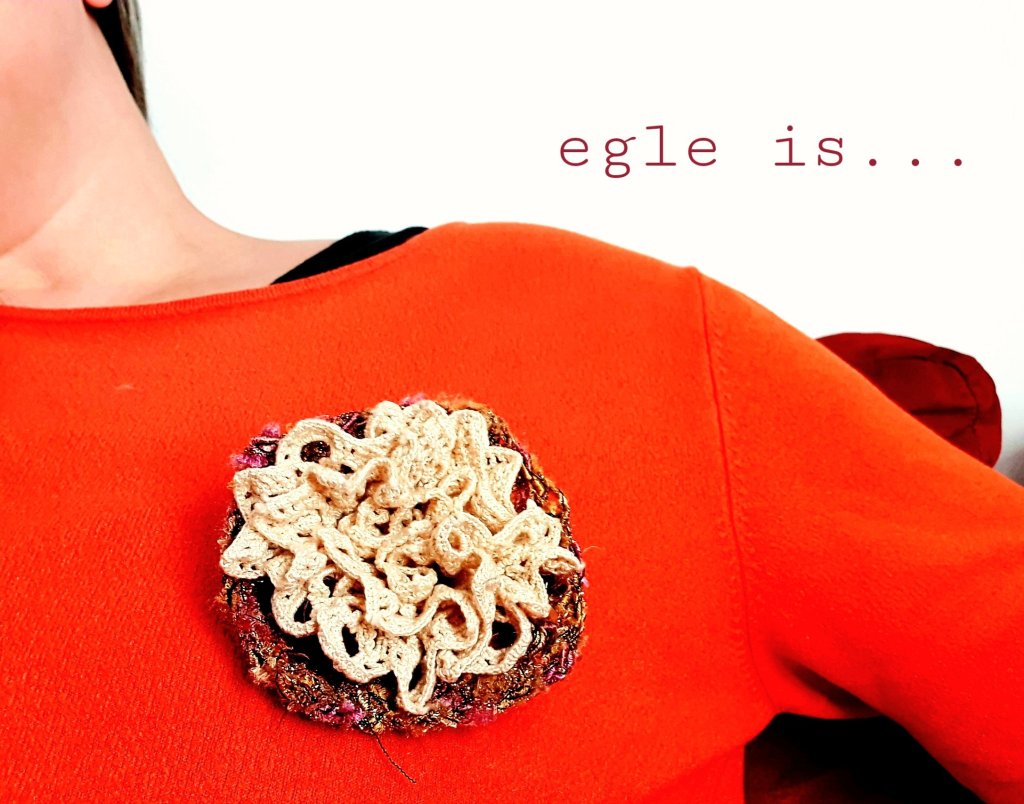 Abstract Flower #25 RRR Fiber Art Brooch - Fiore Astratto #25 spilla fiber art RRR