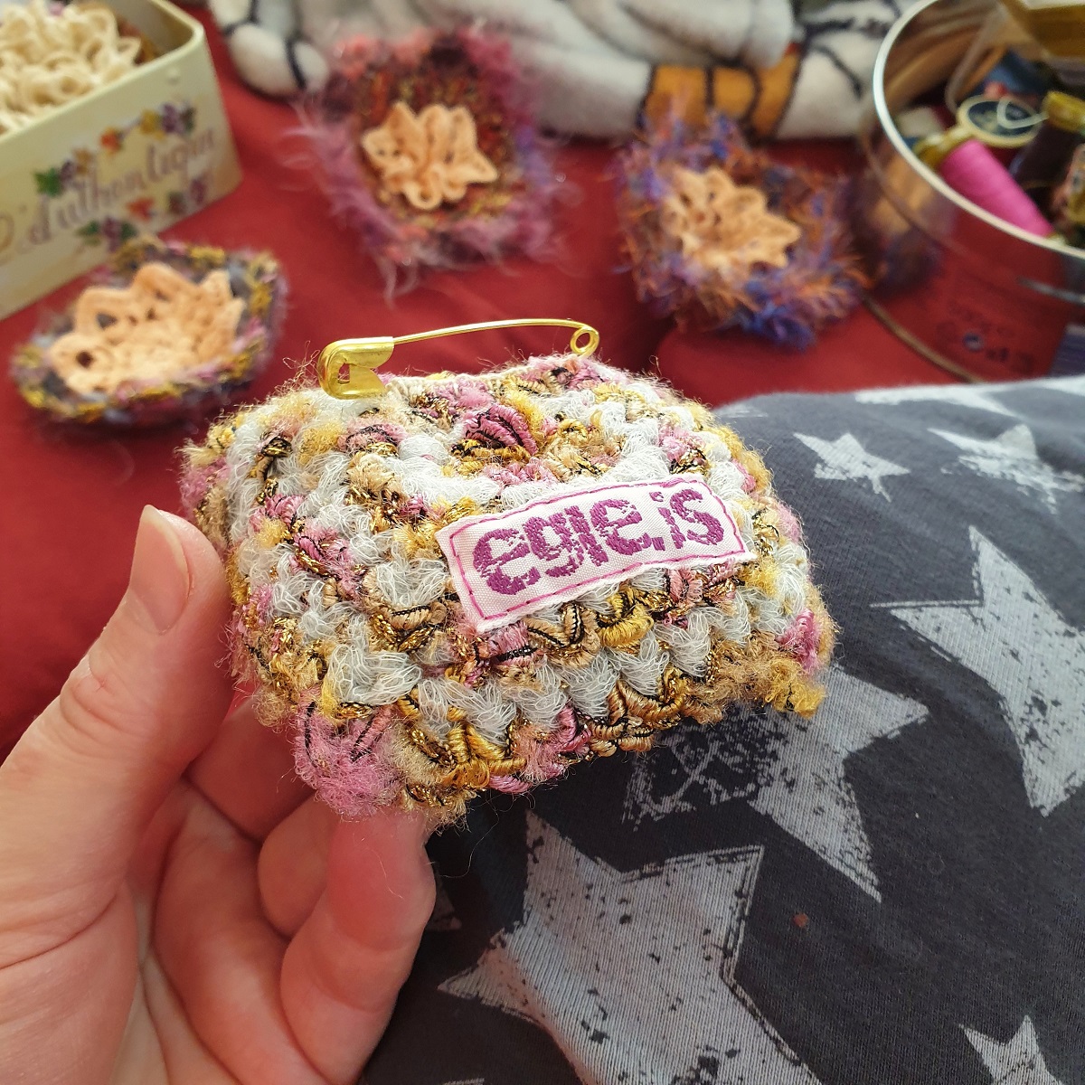 Abstract Flower #27 RRR Fiber Art Brooch - Fiore Astratto #27 spilla fiber art RRR