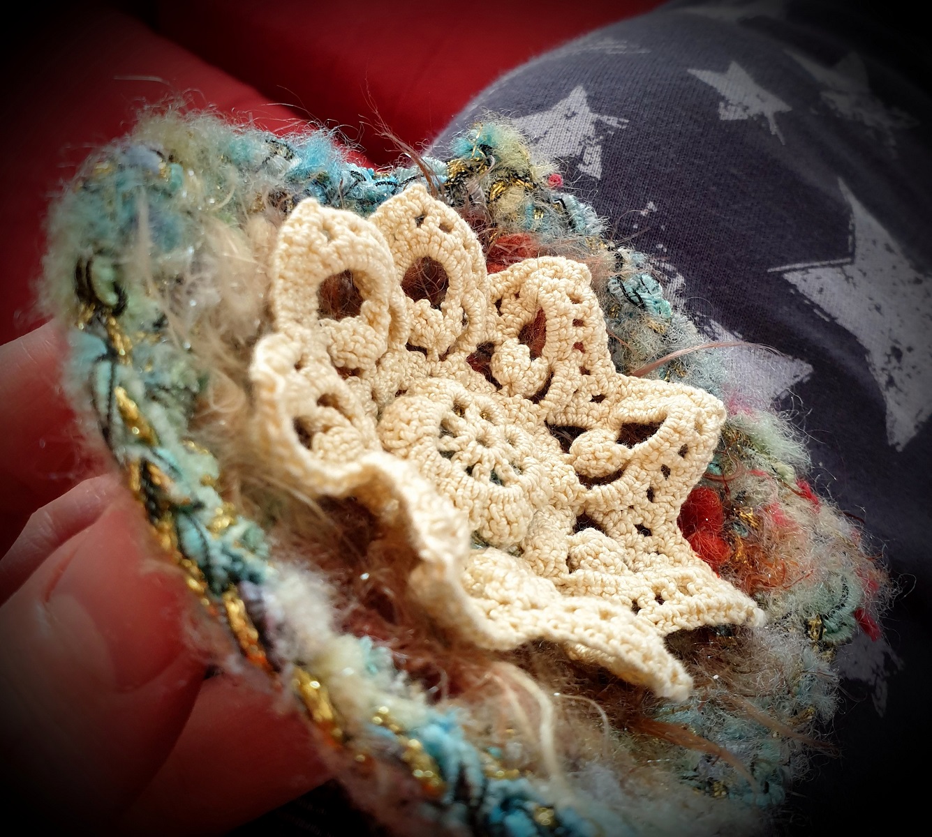 Abstract Flower #28 RRR Fiber Art Brooch - Fiore Astratto #28 spilla fiber art RRR