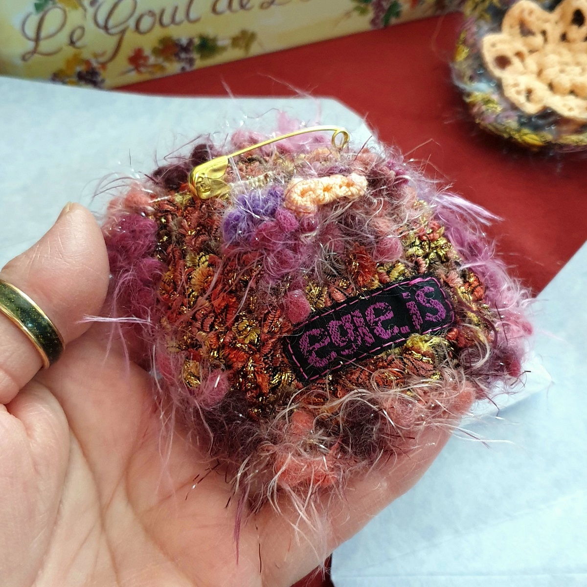 Abstract Flower #29 RRR Fiber Art Brooch - Fiore Astratto #29 spilla fiber art RRR