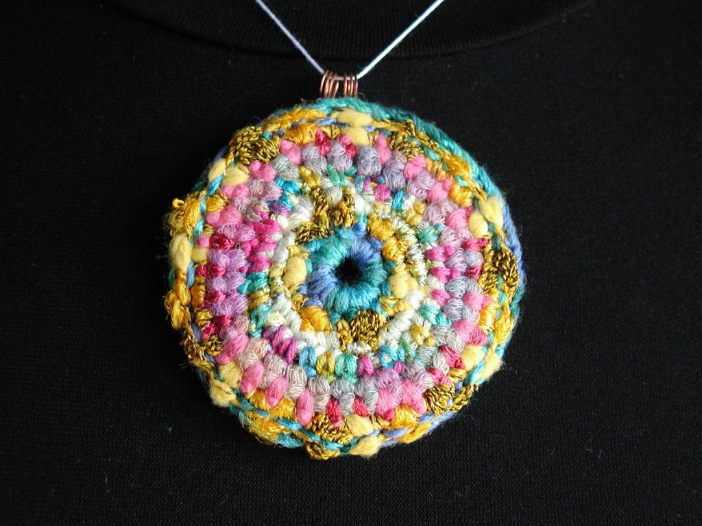 FlowerChild Double-Face Pendant - Ciondolo double face “Figlio dei Fiori”