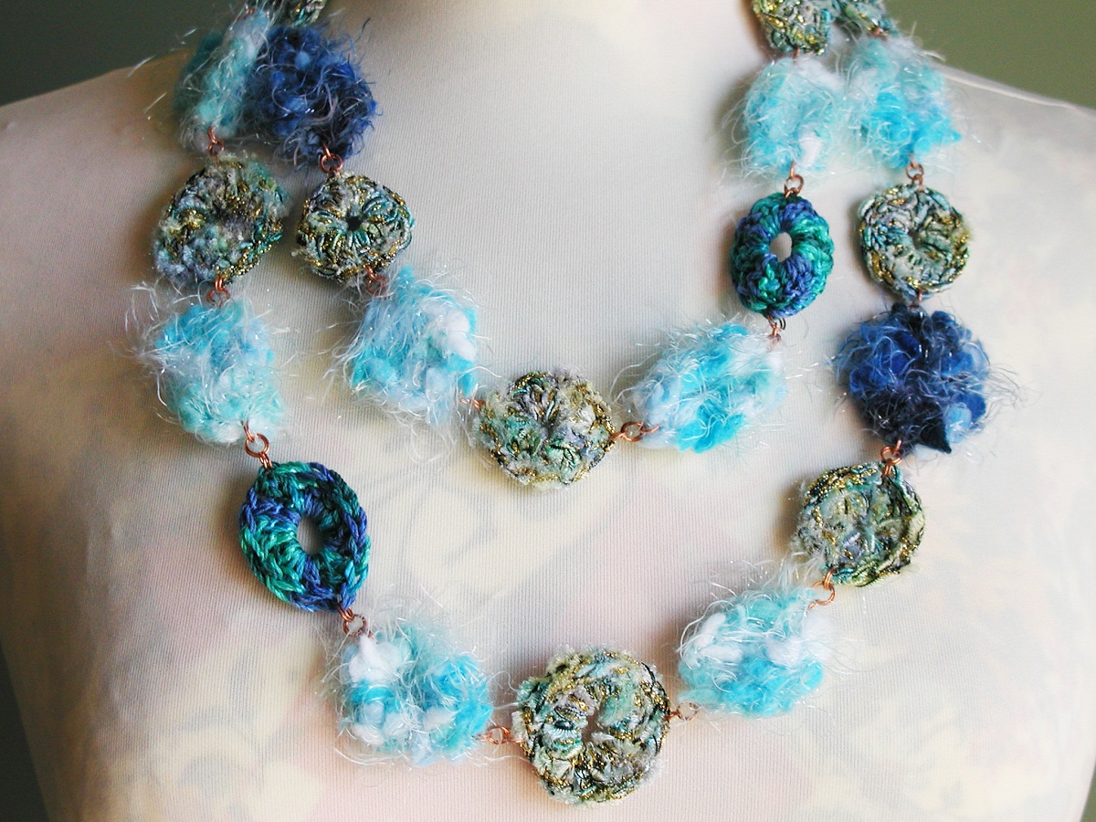 Queen of the Snow Fibert Art Necklace - Collana fiber art “Regina delle Nevi”
