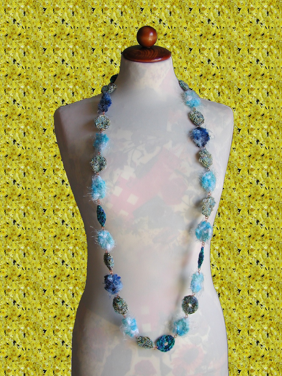 Queen of the Snow Fibert Art Necklace - Collana fiber art “Regina delle Nevi”