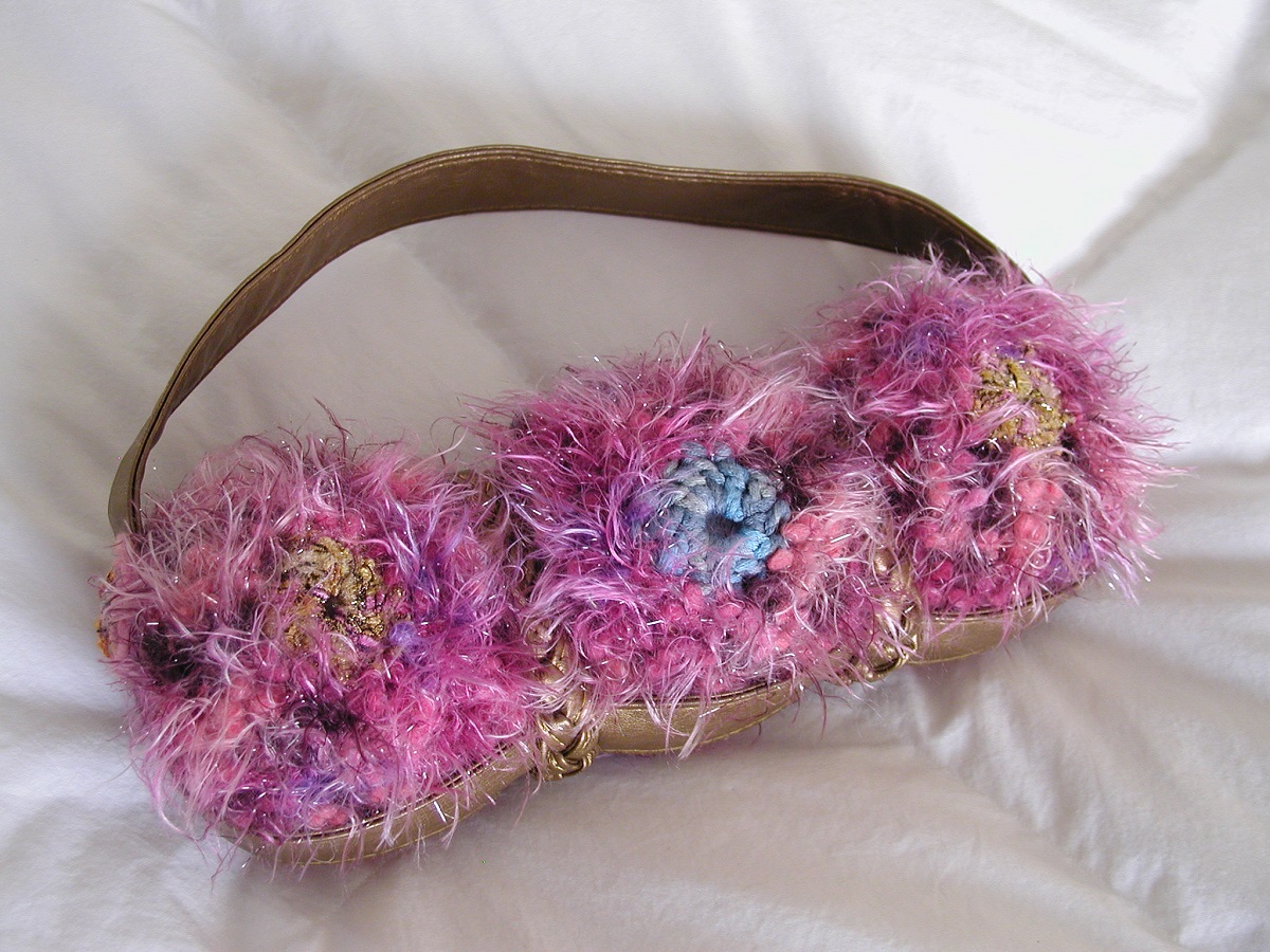 Mini Bag Made with Yarn and Other Materials - Mini borsa realizzata con filati e altri materiali