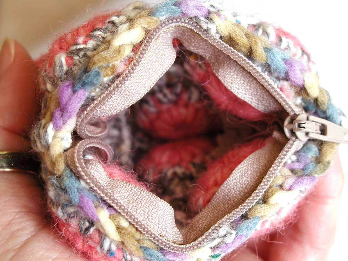 Coin Pouch in Pink and Earthy Colors - Portamonete rosa e colori della terra