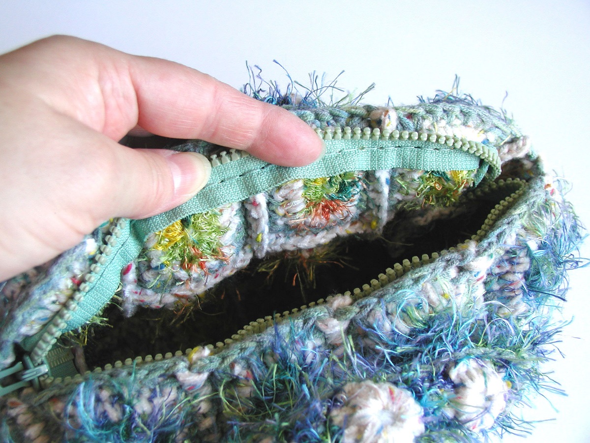 Anjanette Mini Bag in Denim Blue and White - Mini borsa “Anjanette” bianca e blu denim