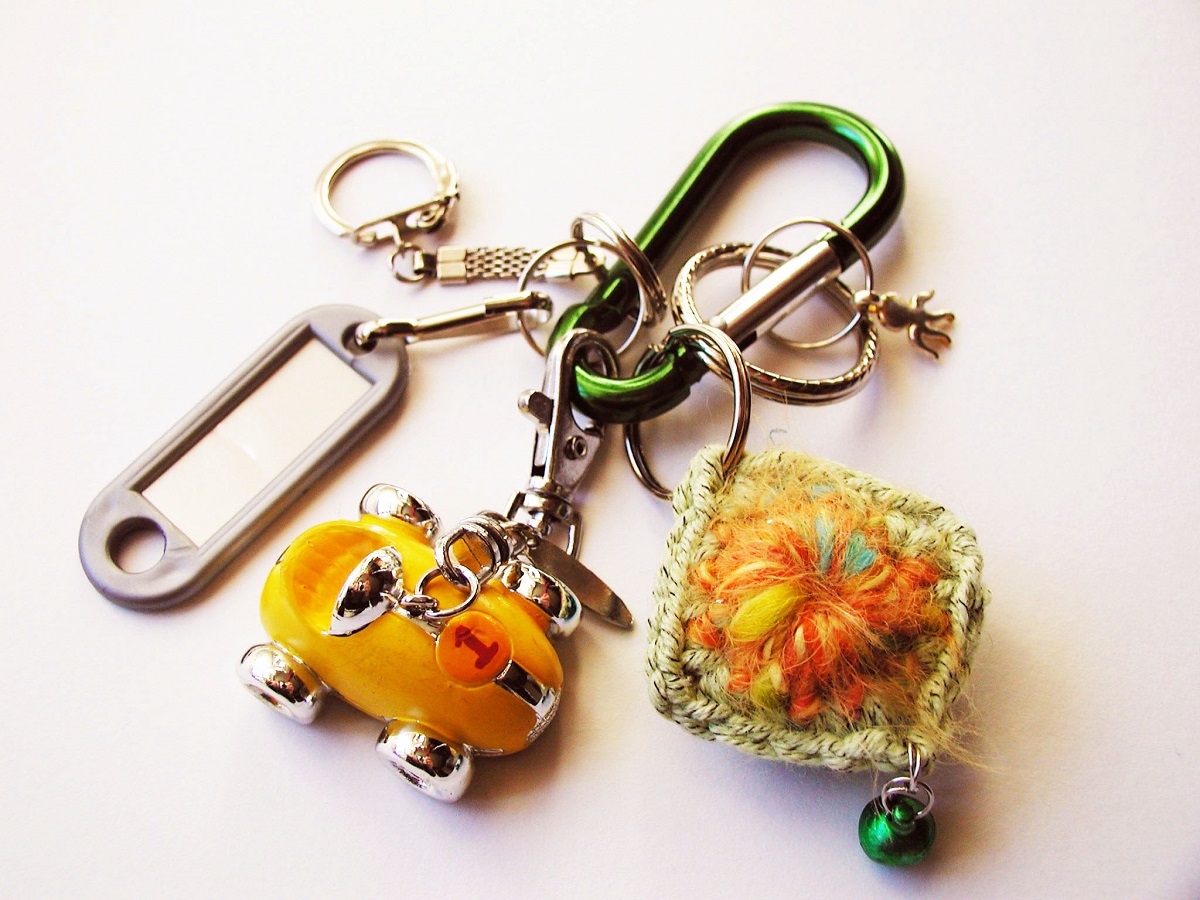 Little Yellow Race Car Whimsical Keychain - Automobilina Gialla portachiavi fantasia