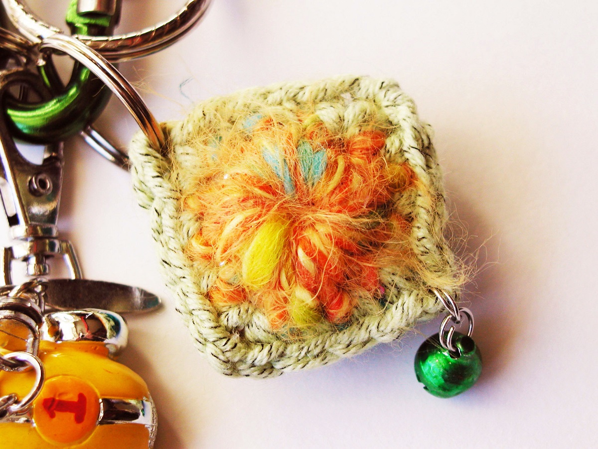 Little Yellow Race Car Whimsical Keychain - Automobilina Gialla portachiavi fantasia