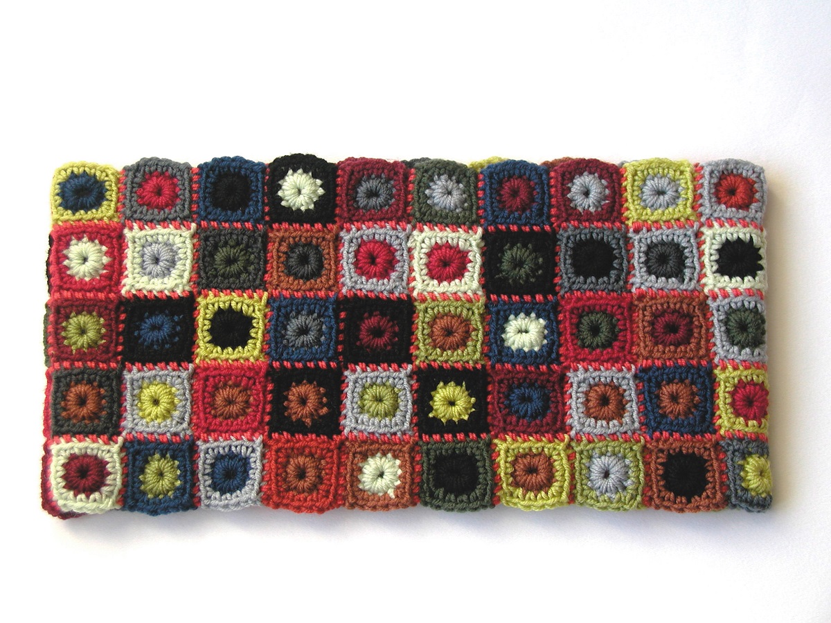 Portrait of a Young Man with Red Hat Unisex Neckwarmer – Ritratto di Giovane Uomo con Cappello Rosso scaldacollo unisex